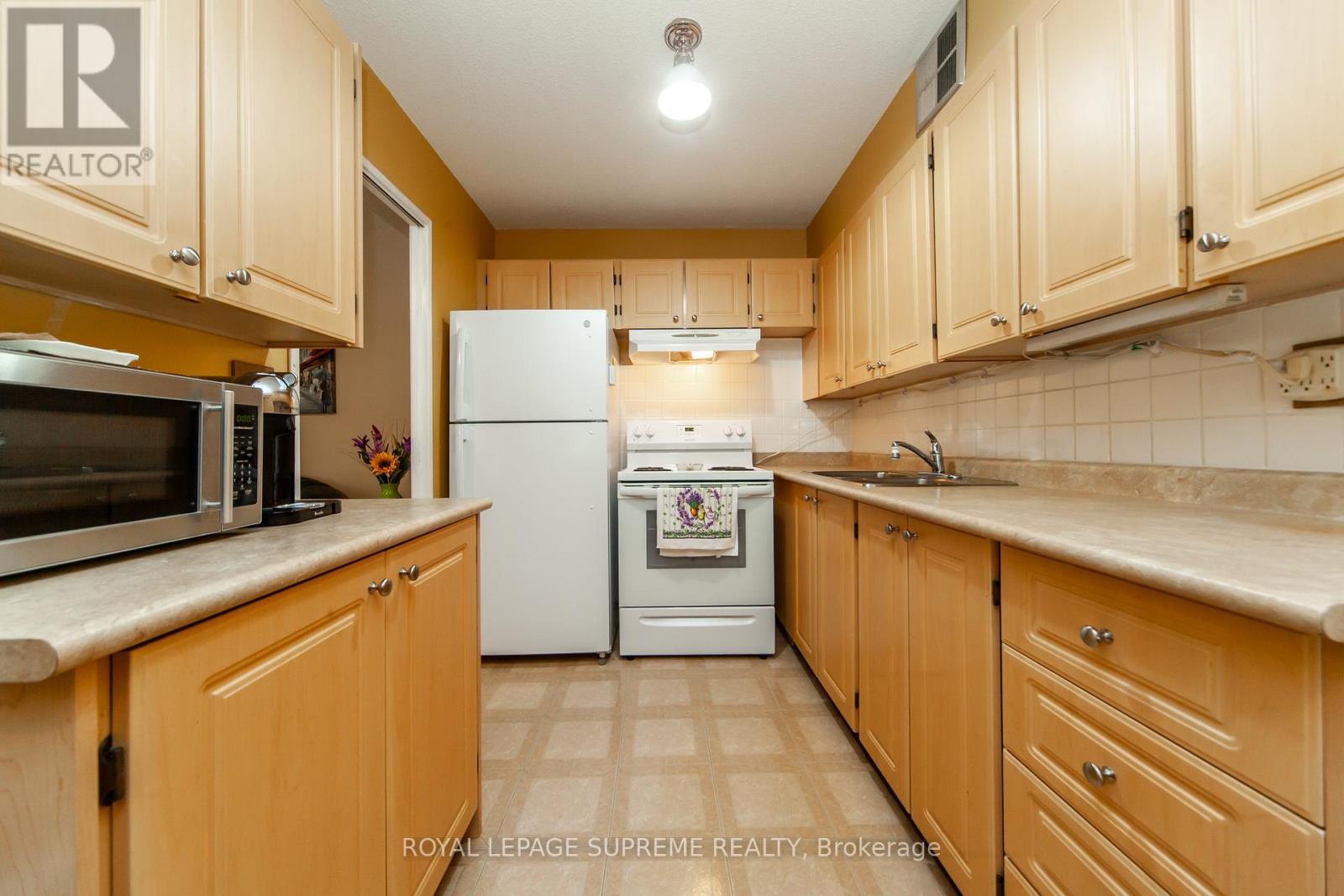 205 - 270 Scarlett Road, Toronto, ON - Indoor Photo Showing Kitchen With Double Sink