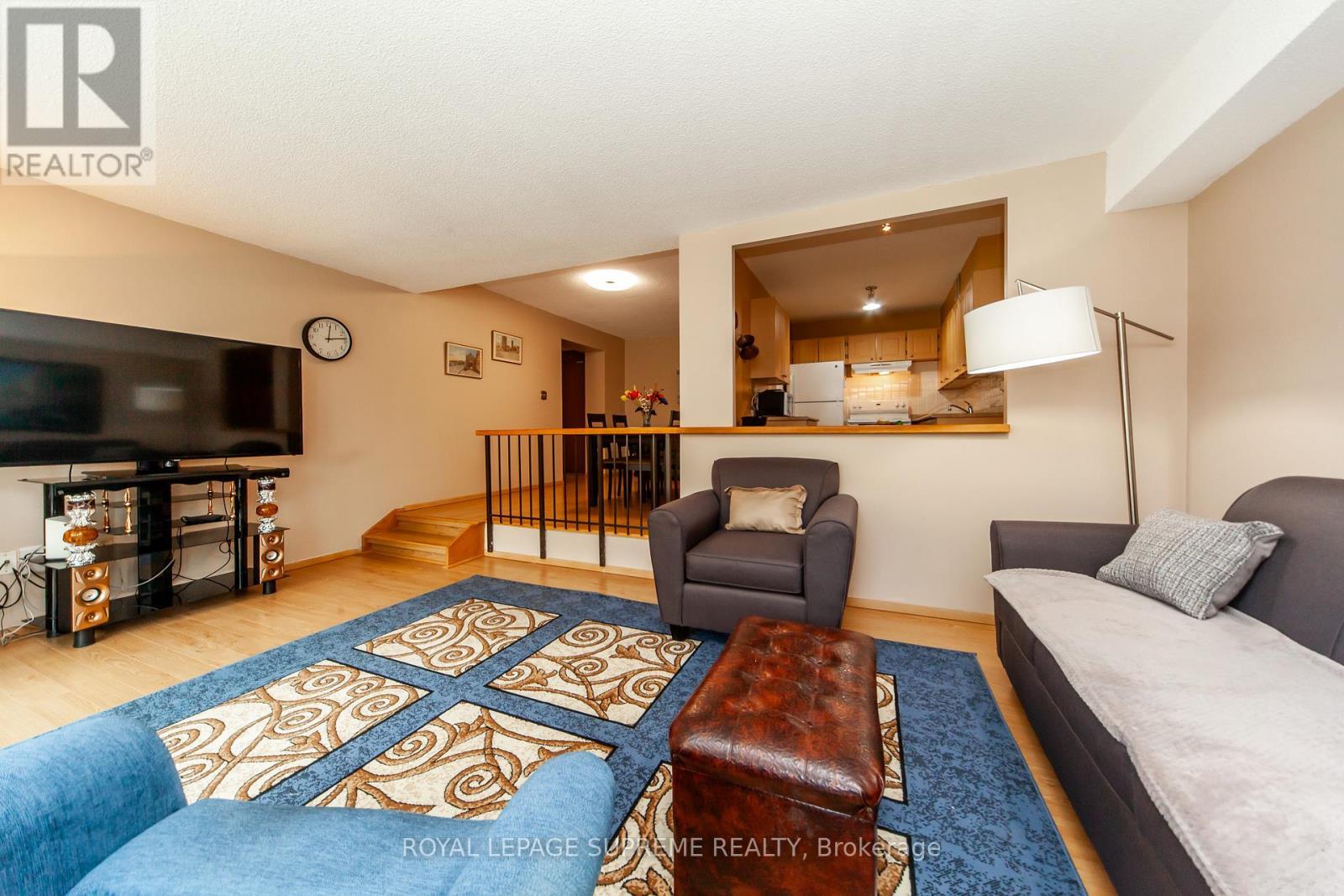 205 - 270 Scarlett Road, Toronto, ON - Indoor Photo Showing Living Room