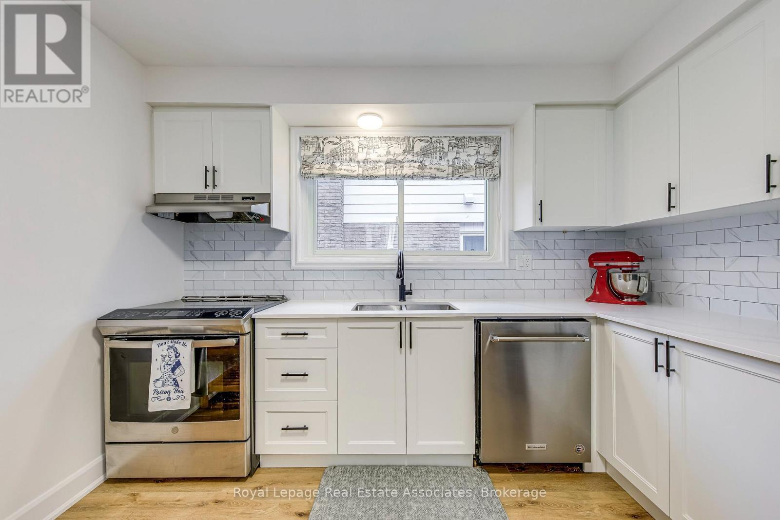 166 Ranwood Court, Hamilton, ON - Indoor Photo Showing Kitchen With Stainless Steel Kitchen With Double Sink With Upgraded Kitchen