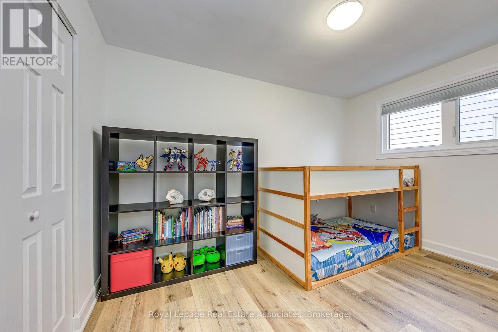 166 Ranwood Court, Hamilton, ON - Indoor Photo Showing Bedroom