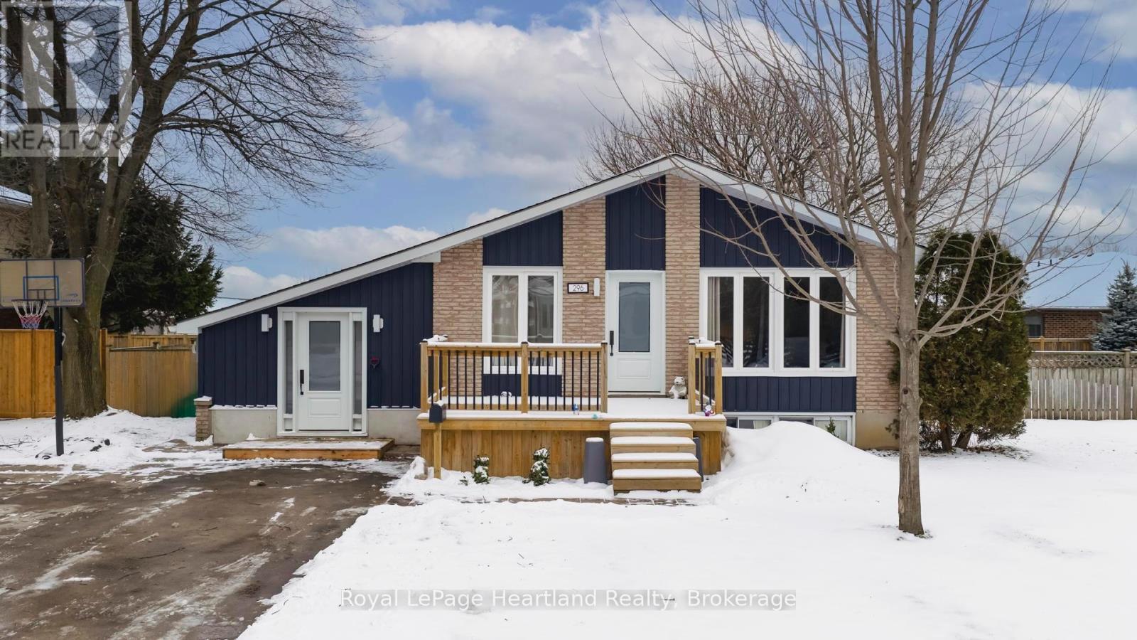 296 Walnut Street S, Goderich (Goderich (Town)), ON - Outdoor With Facade