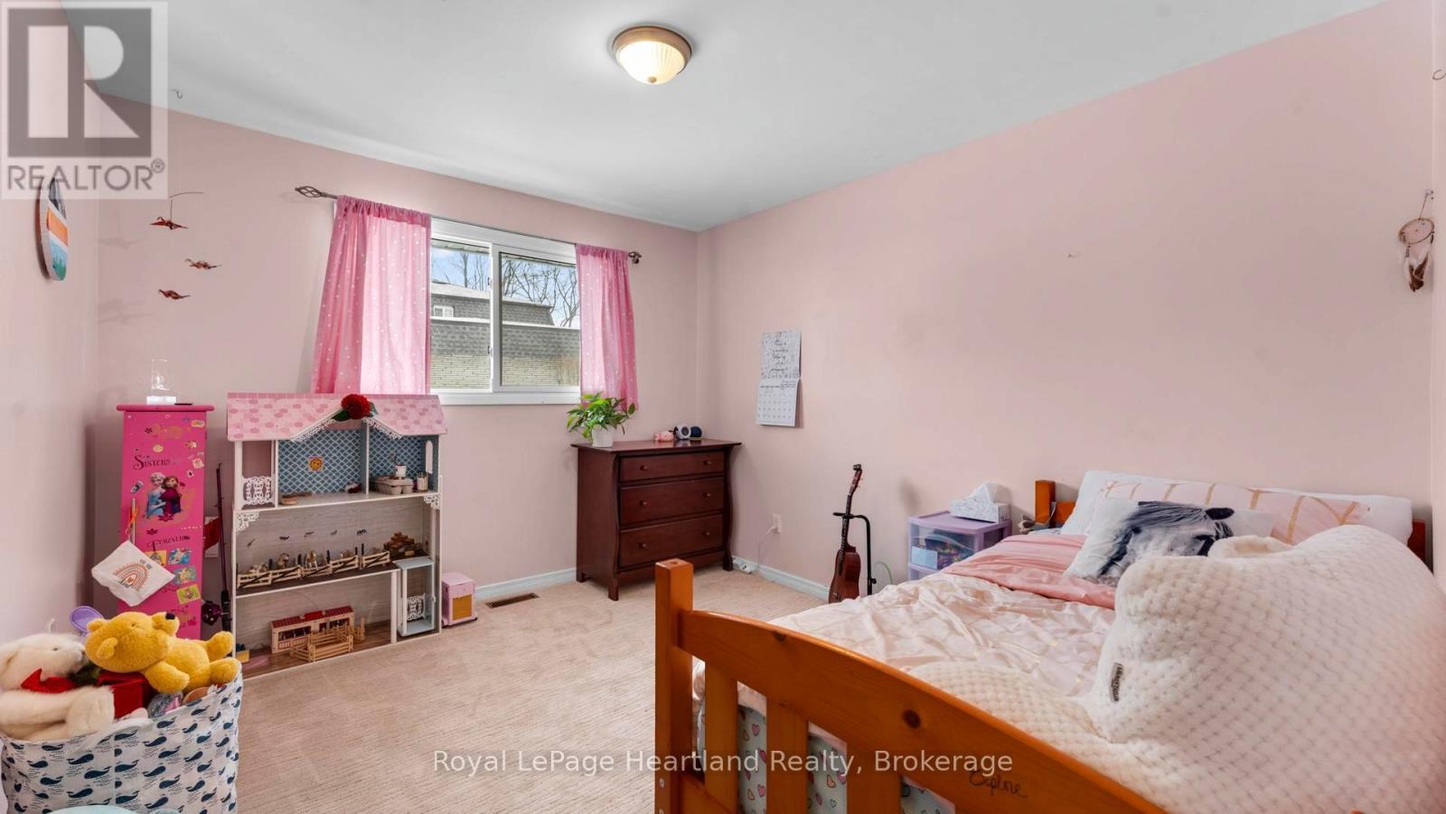 296 Walnut Street S, Goderich (Goderich (Town)), ON - Indoor Photo Showing Bedroom