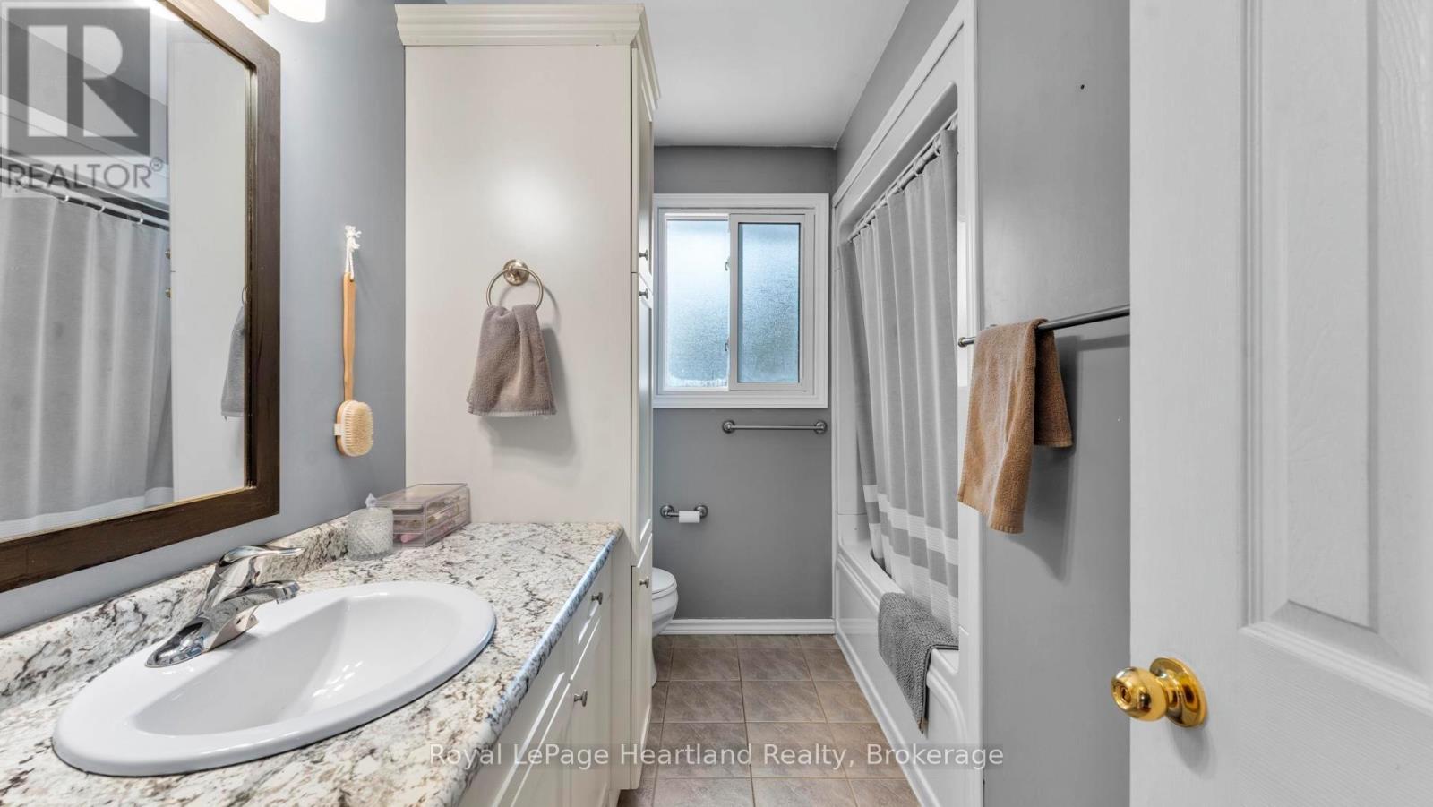 296 Walnut Street S, Goderich (Goderich (Town)), ON - Indoor Photo Showing Bathroom