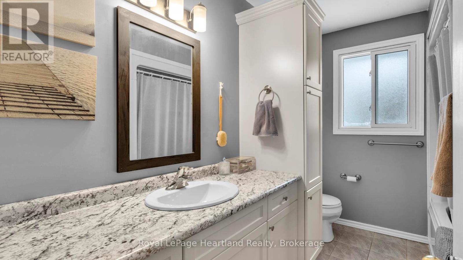 296 Walnut Street S, Goderich (Goderich (Town)), ON - Indoor Photo Showing Bathroom
