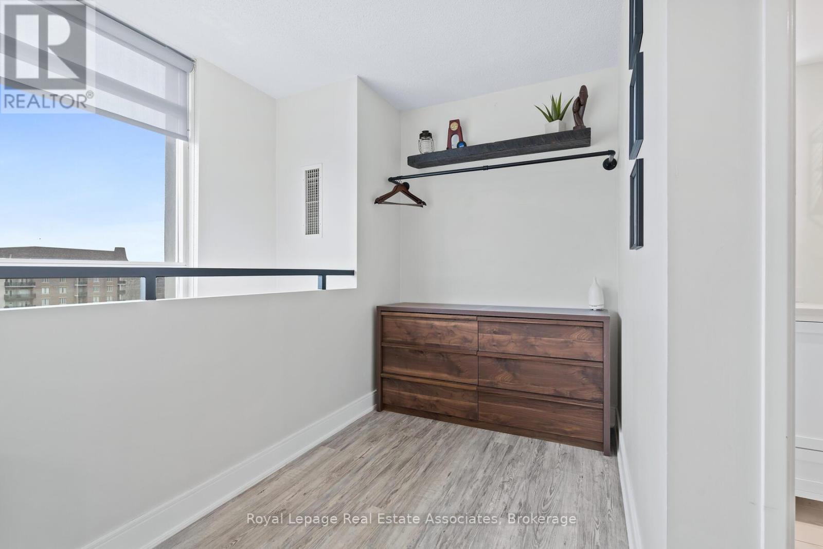 433 - 200 Manitoba Street, Toronto, ON - Indoor Photo Showing Other Room