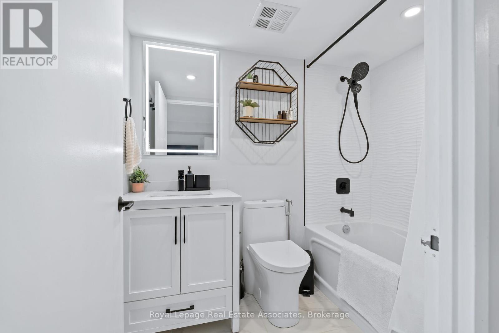 433 - 200 Manitoba Street, Toronto, ON - Indoor Photo Showing Bathroom