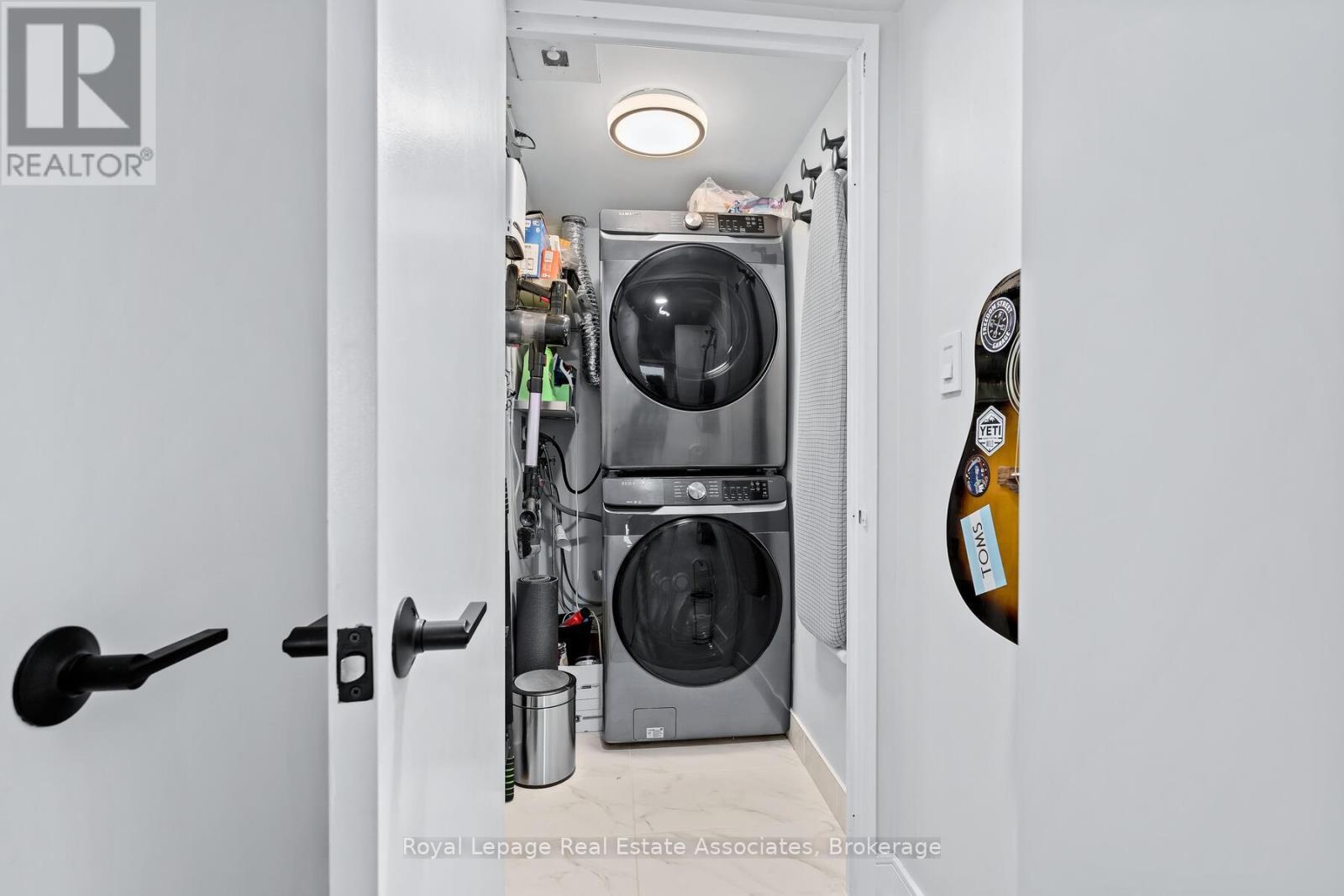 433 - 200 Manitoba Street, Toronto, ON - Indoor Photo Showing Laundry Room