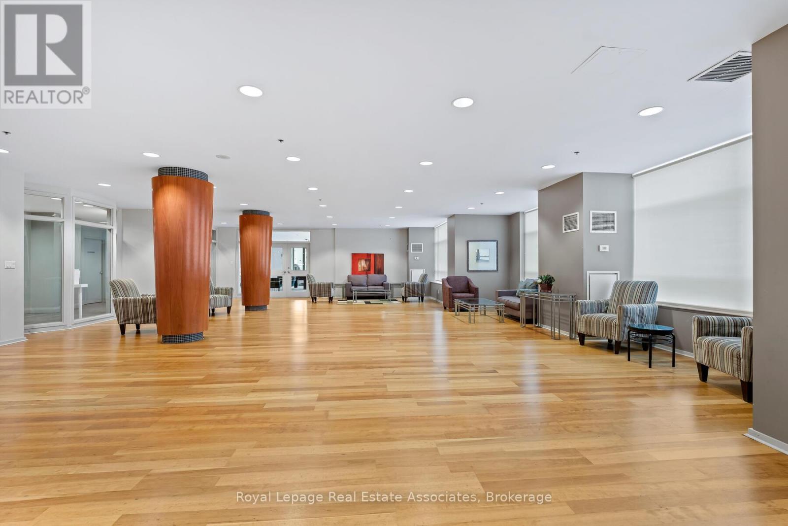 433 - 200 Manitoba Street, Toronto, ON - Indoor Photo Showing Other Room