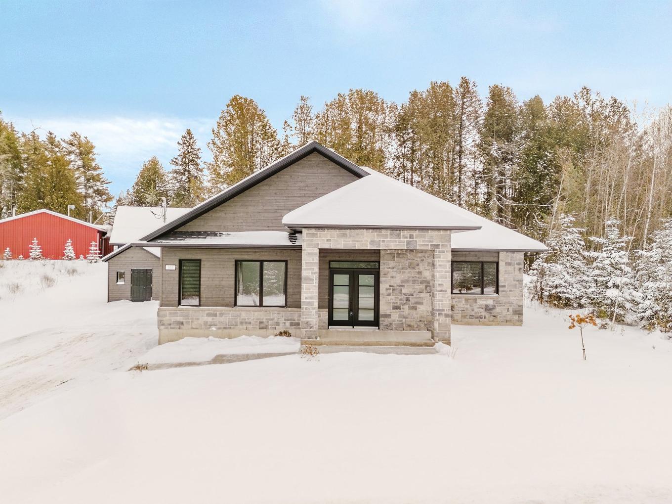 Façade - 553 Av. Des Érables, Coaticook, QC -