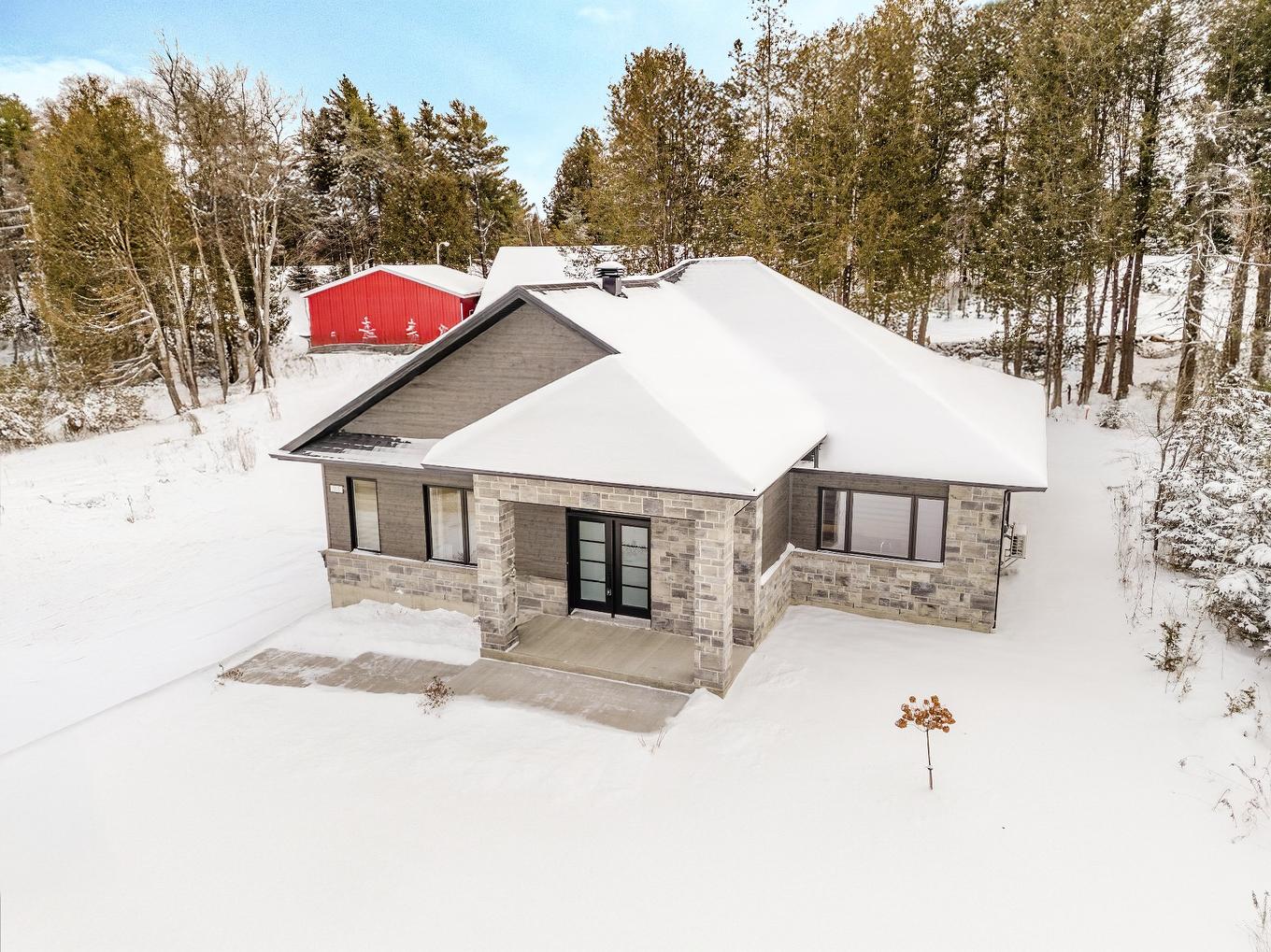 Façade - 553 Av. Des Érables, Coaticook, QC - Outdoor