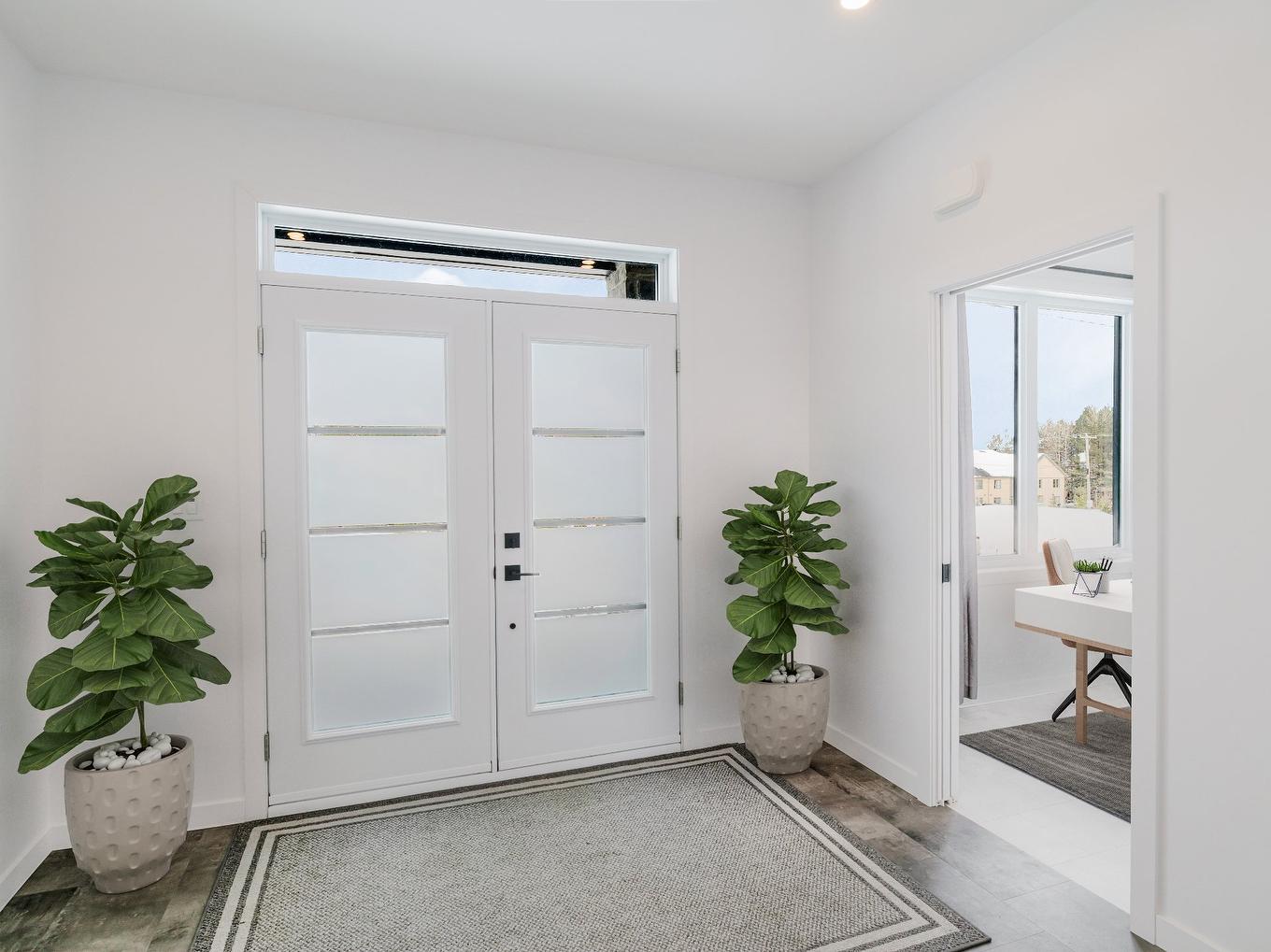 Hall d'entrée/Vestibule - 553 Av. Des Érables, Coaticook, QC - Indoor Photo Showing Other Room