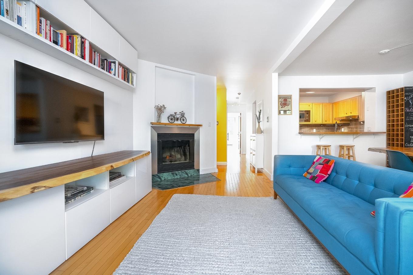 Salon - 202-2800A Rue St-Patrick, Montréal (Le Sud-Ouest), QC - Indoor Photo Showing Living Room With Fireplace