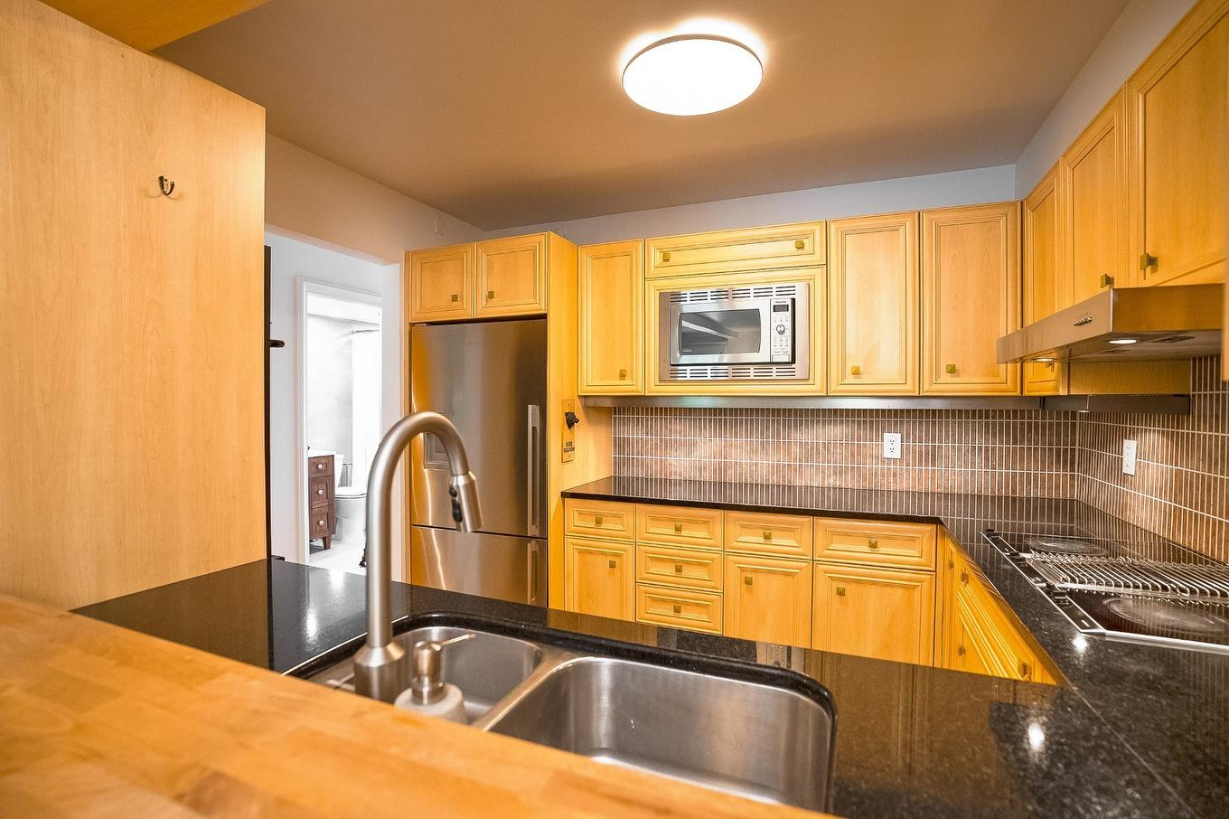 Cuisine - 202-2800A Rue St-Patrick, Montréal (Le Sud-Ouest), QC - Indoor Photo Showing Kitchen With Double Sink
