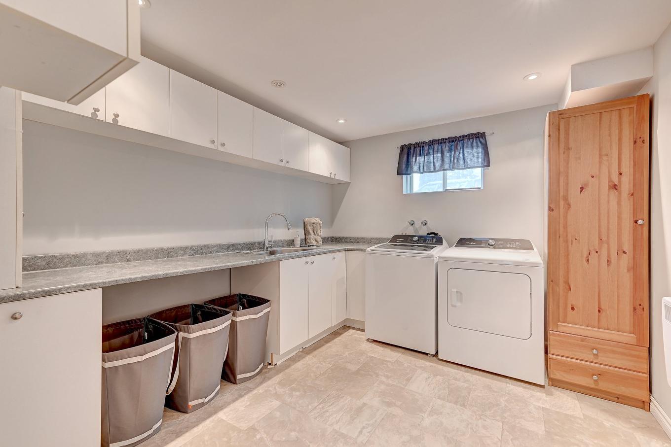 Salle de lavage - 1649 Rue Labonté, Chambly, QC - Indoor Photo Showing Laundry Room