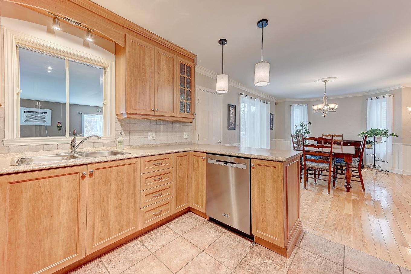 Cuisine - 1649 Rue Labonté, Chambly, QC - Indoor Photo Showing Kitchen With Double Sink