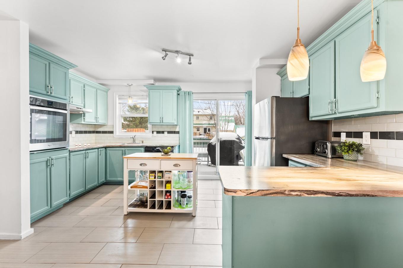 Kitchen - 13872 Rue Forsyth, Montréal (Rivière-Des-Prairies/Pointe-Aux-Trembles), QC - Indoor Photo Showing Kitchen