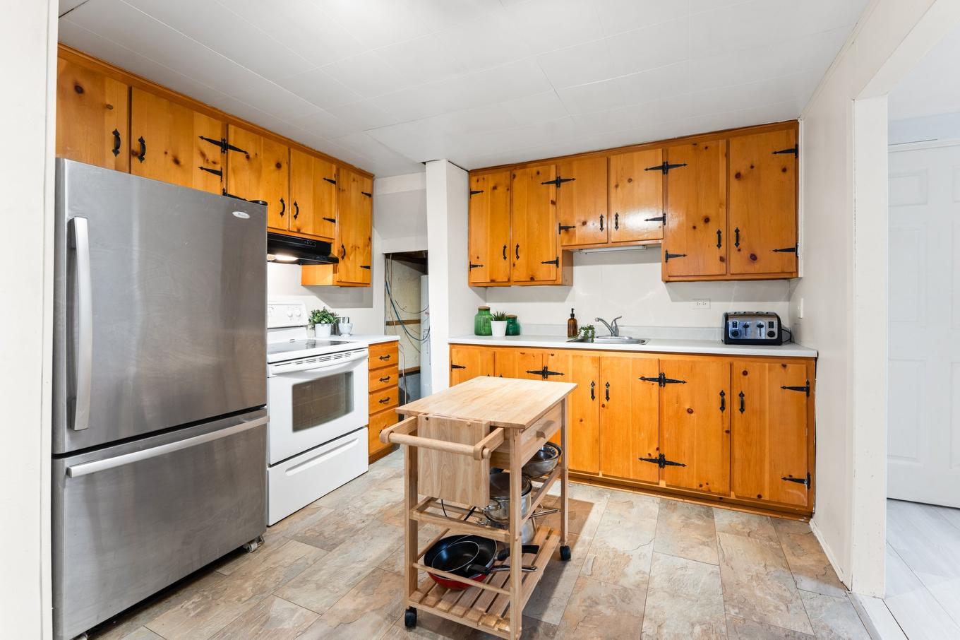Basement - 13872 Rue Forsyth, Montréal (Rivière-Des-Prairies/Pointe-Aux-Trembles), QC - Indoor Photo Showing Kitchen