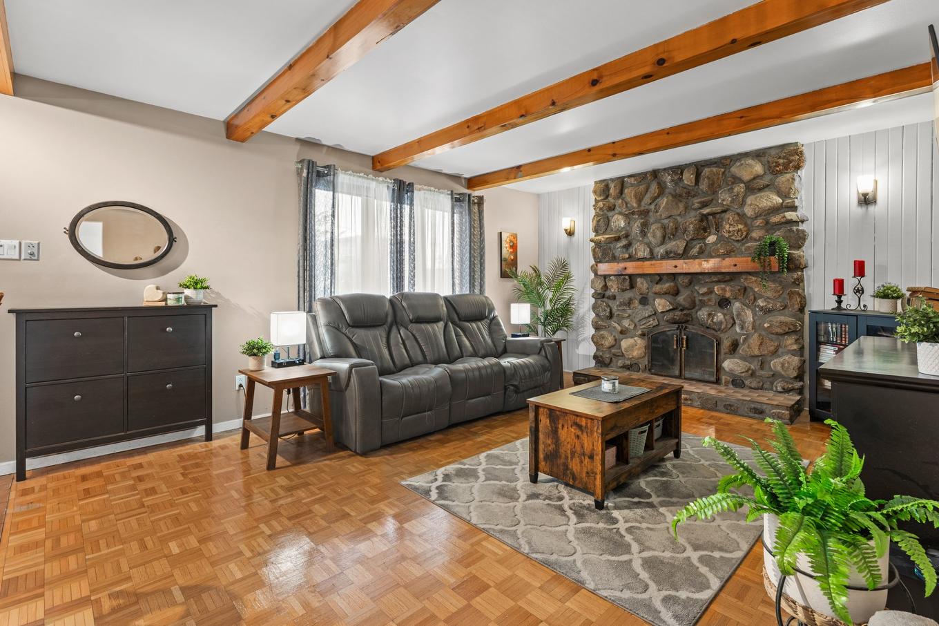 Living room - 13872 Rue Forsyth, Montréal (Rivière-Des-Prairies/Pointe-Aux-Trembles), QC - Indoor Photo Showing Living Room With Fireplace