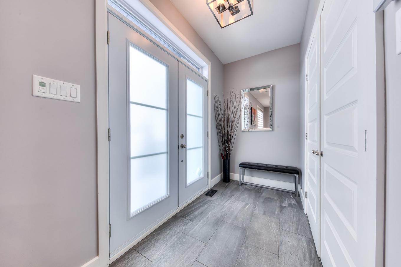 Hall - 16620 Rue Iberville, Mirabel, QC - Indoor Photo Showing Other Room