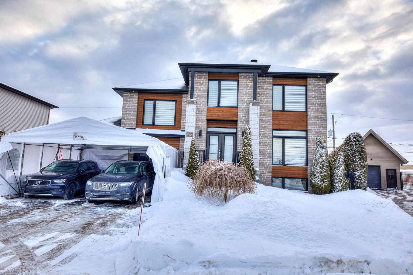 Frontage - 16620 Rue Iberville, Mirabel, QC - Outdoor With Facade