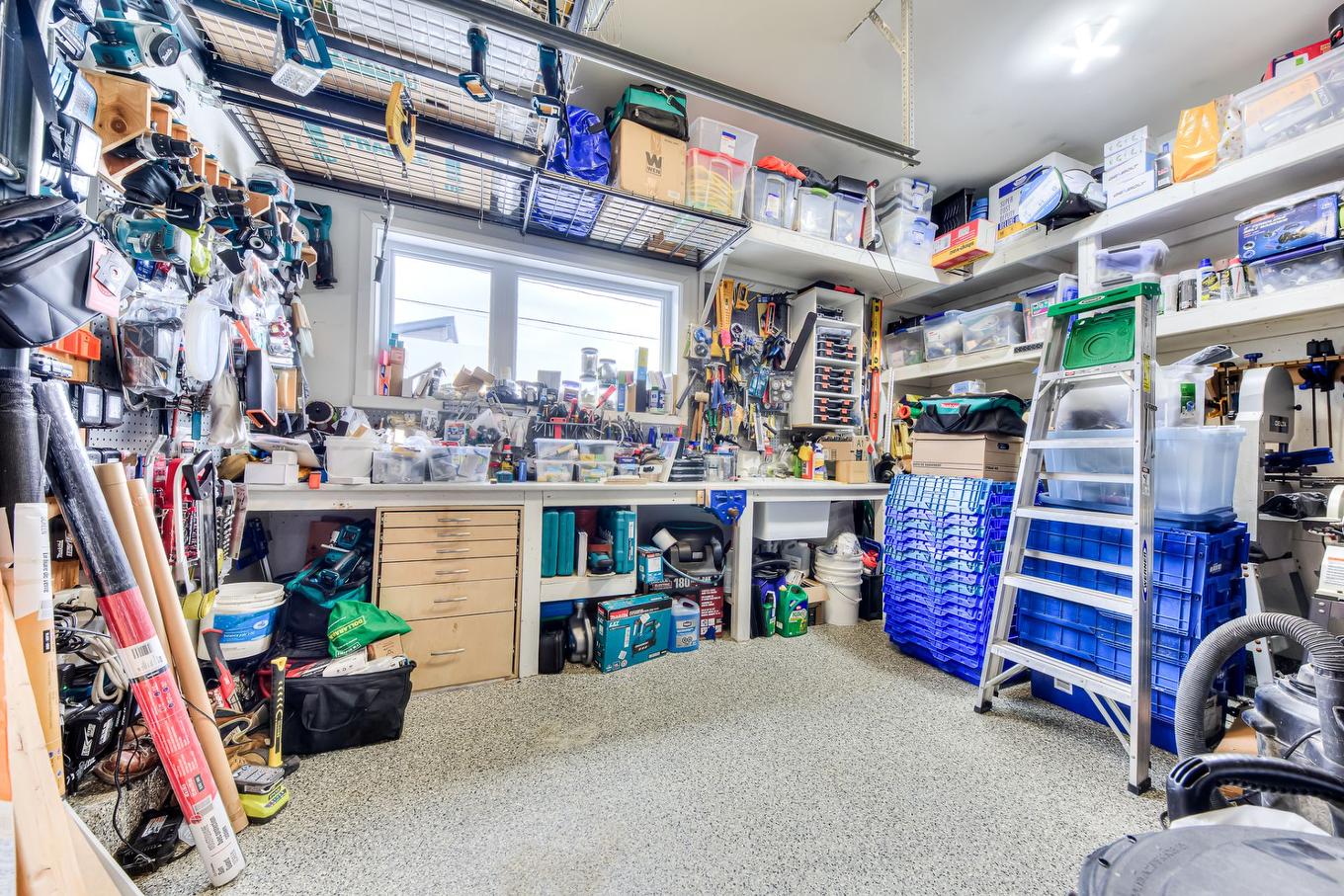 Garage - 16620 Rue Iberville, Mirabel, QC - Indoor With Storage