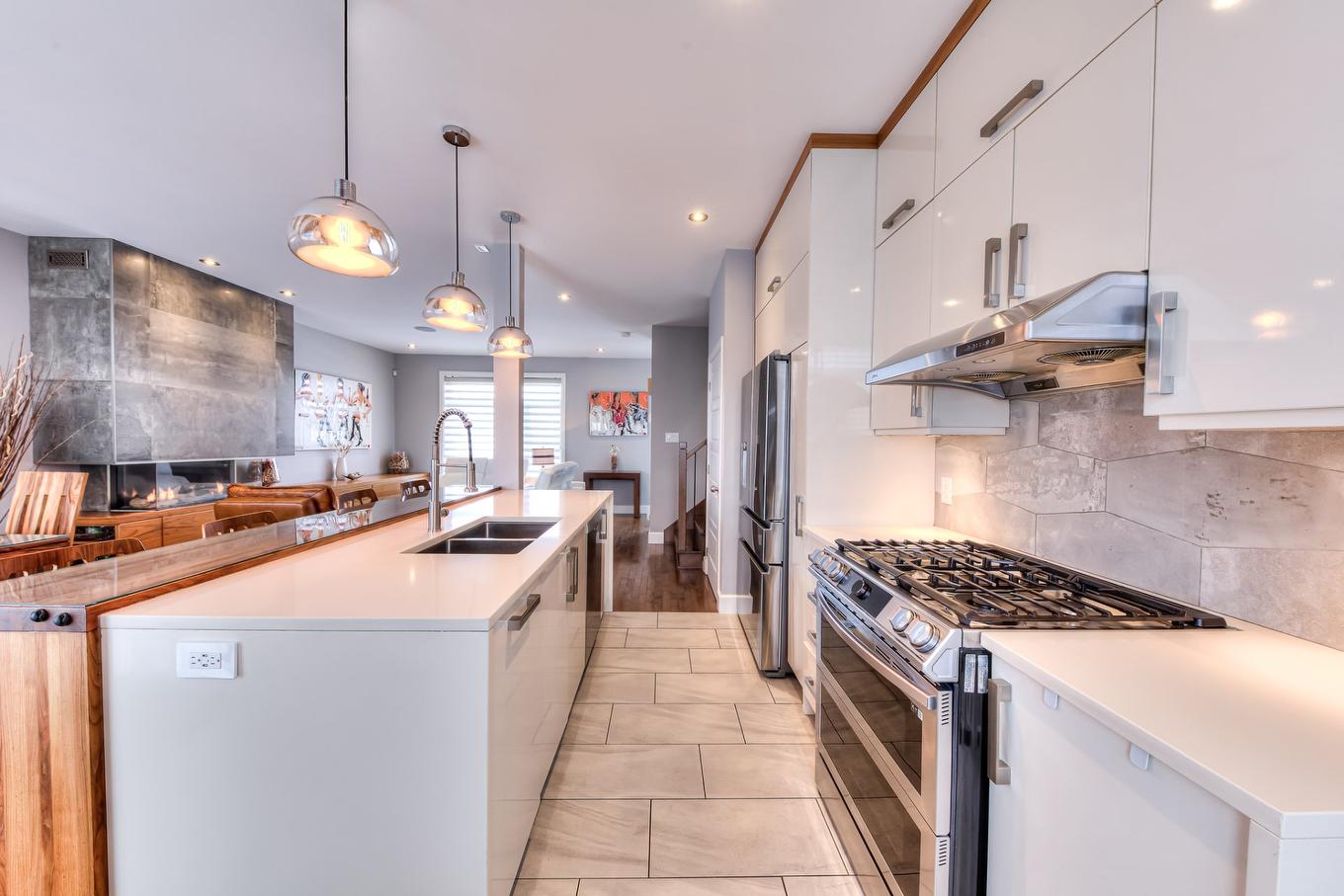 Kitchen - 16620 Rue Iberville, Mirabel, QC - Indoor Photo Showing Kitchen With Double Sink With Upgraded Kitchen