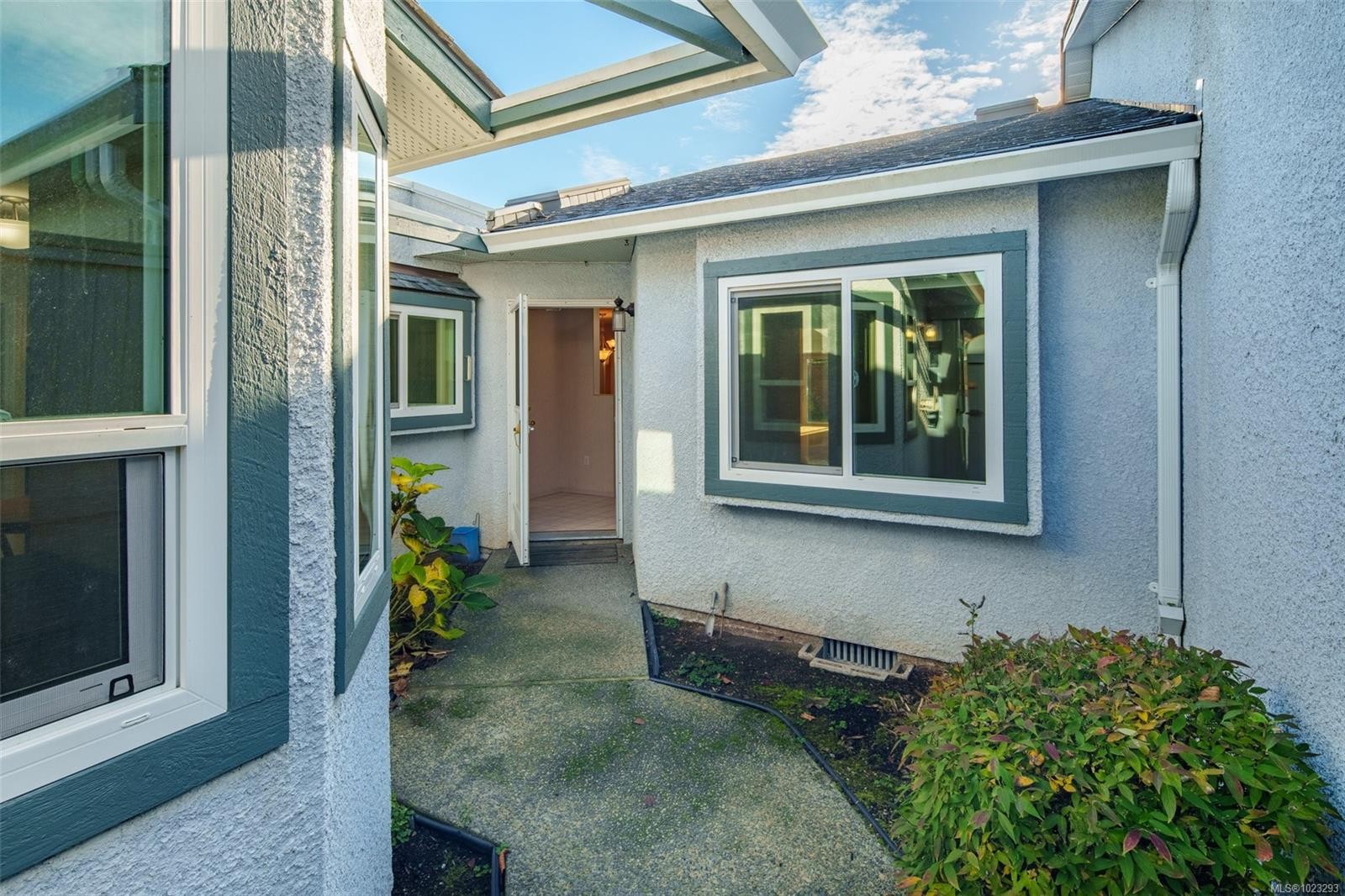 6-10084 Third St, Sidney, BC