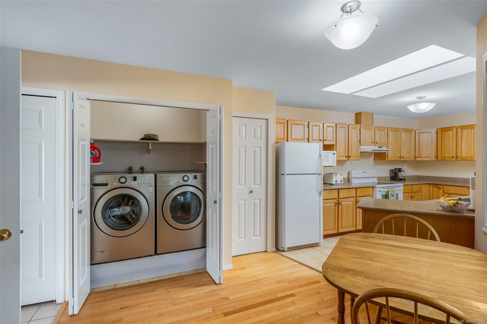 6-10084 Third St, Sidney, BC