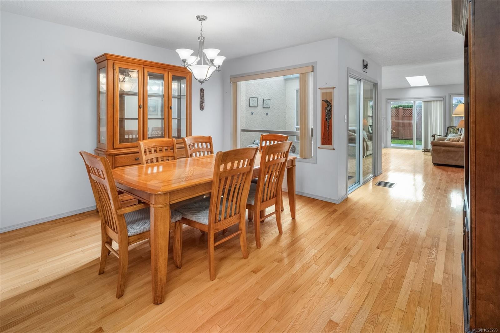 6-10084 Third St, Sidney, BC