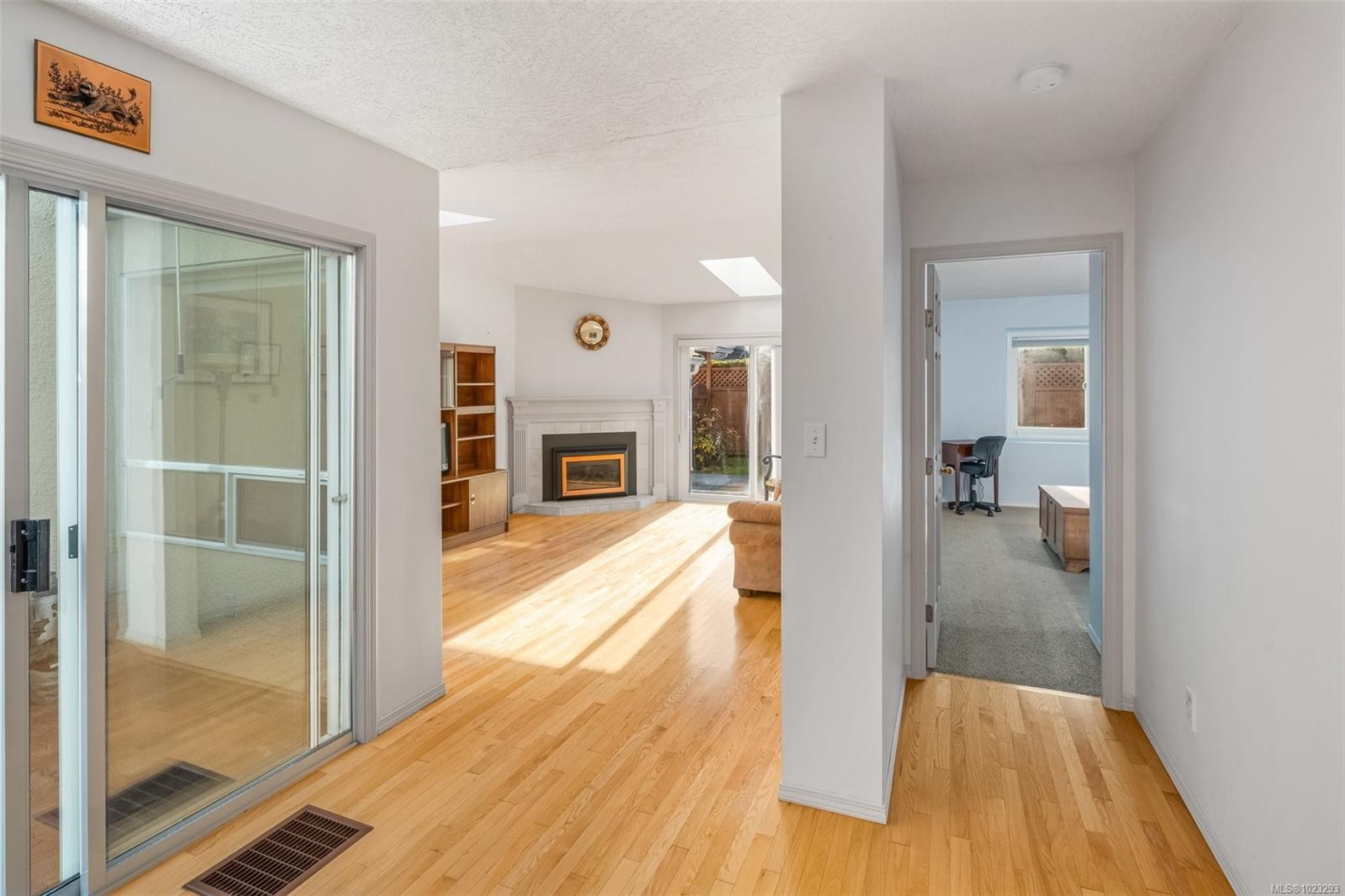 6-10084 Third St, Sidney, BC