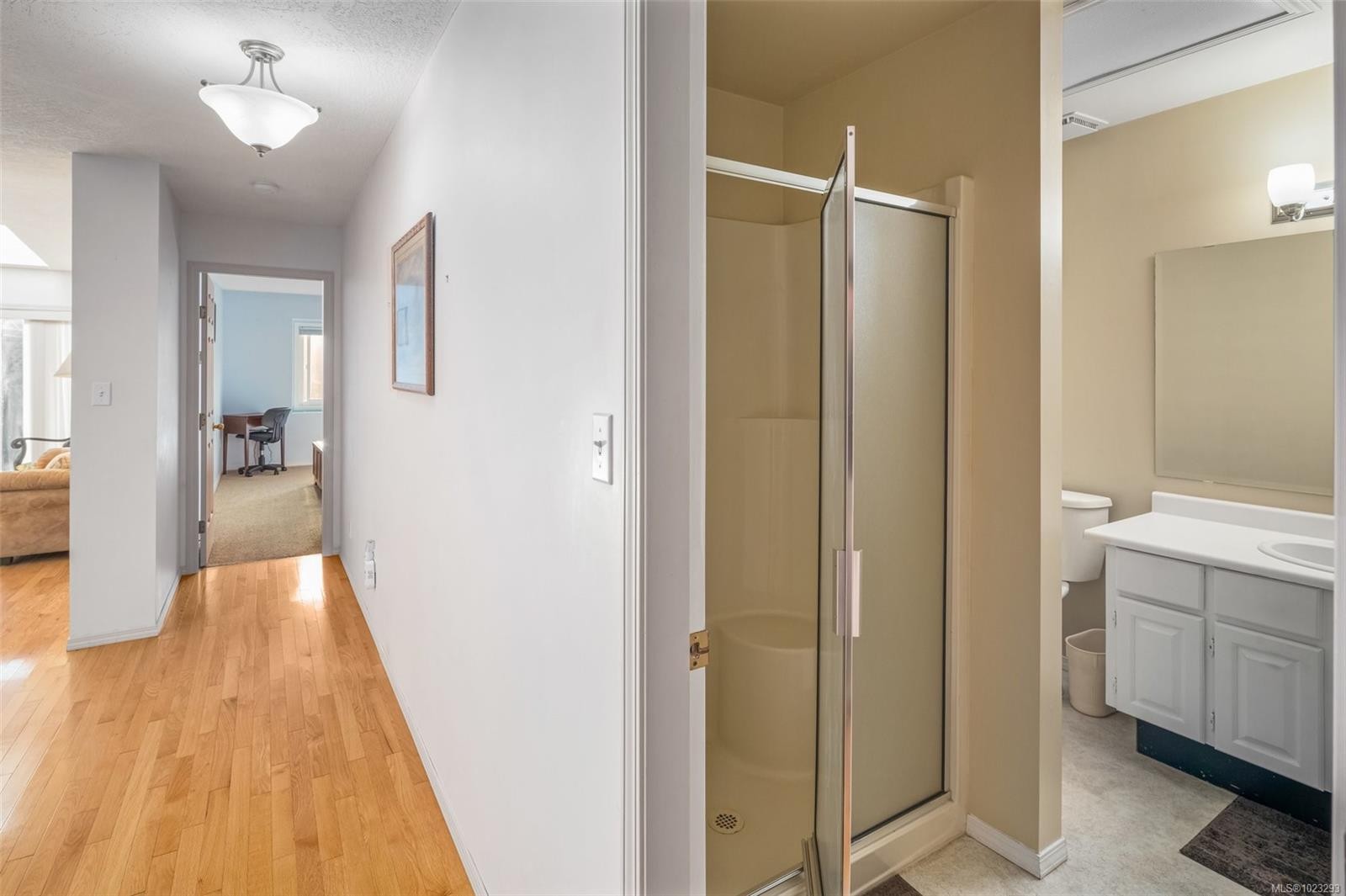 6-10084 Third St, Sidney, BC