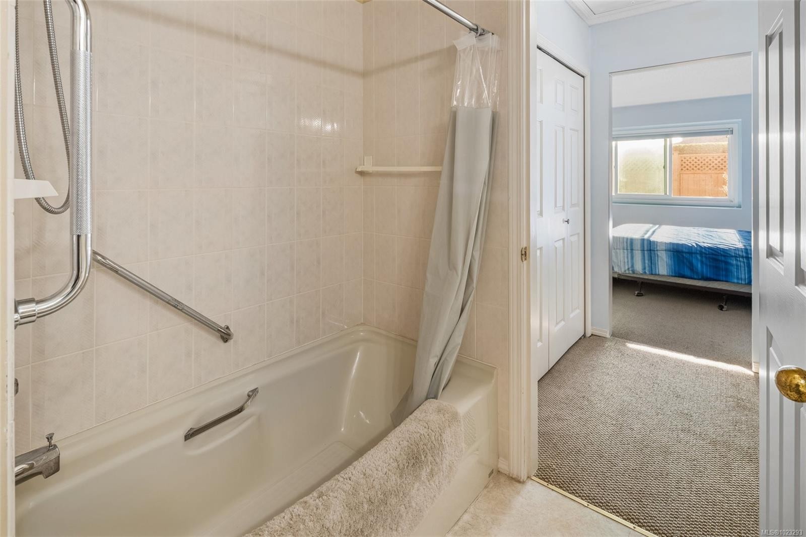 6-10084 Third St, Sidney, BC