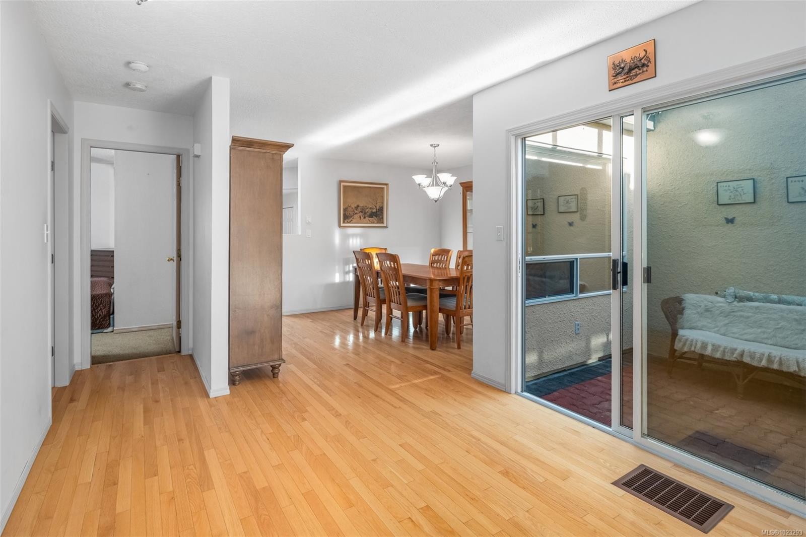 6-10084 Third St, Sidney, BC