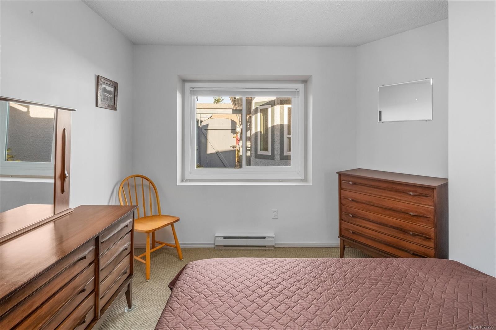 6-10084 Third St, Sidney, BC