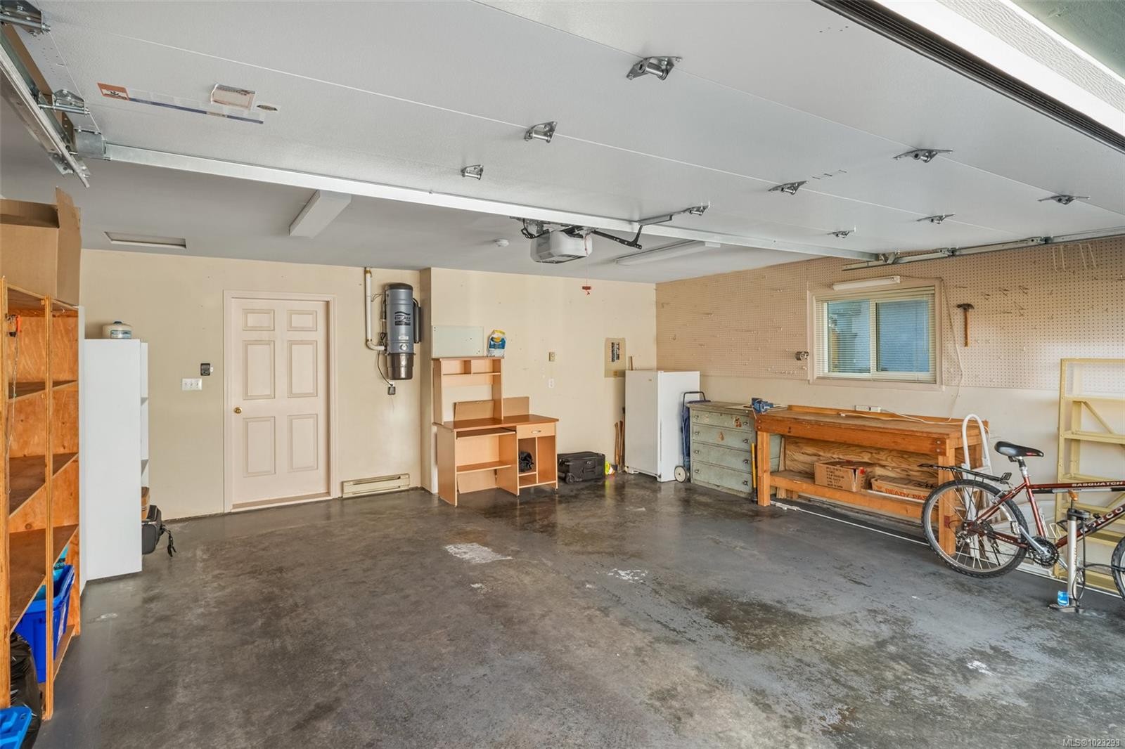 6-10084 Third St, Sidney, BC