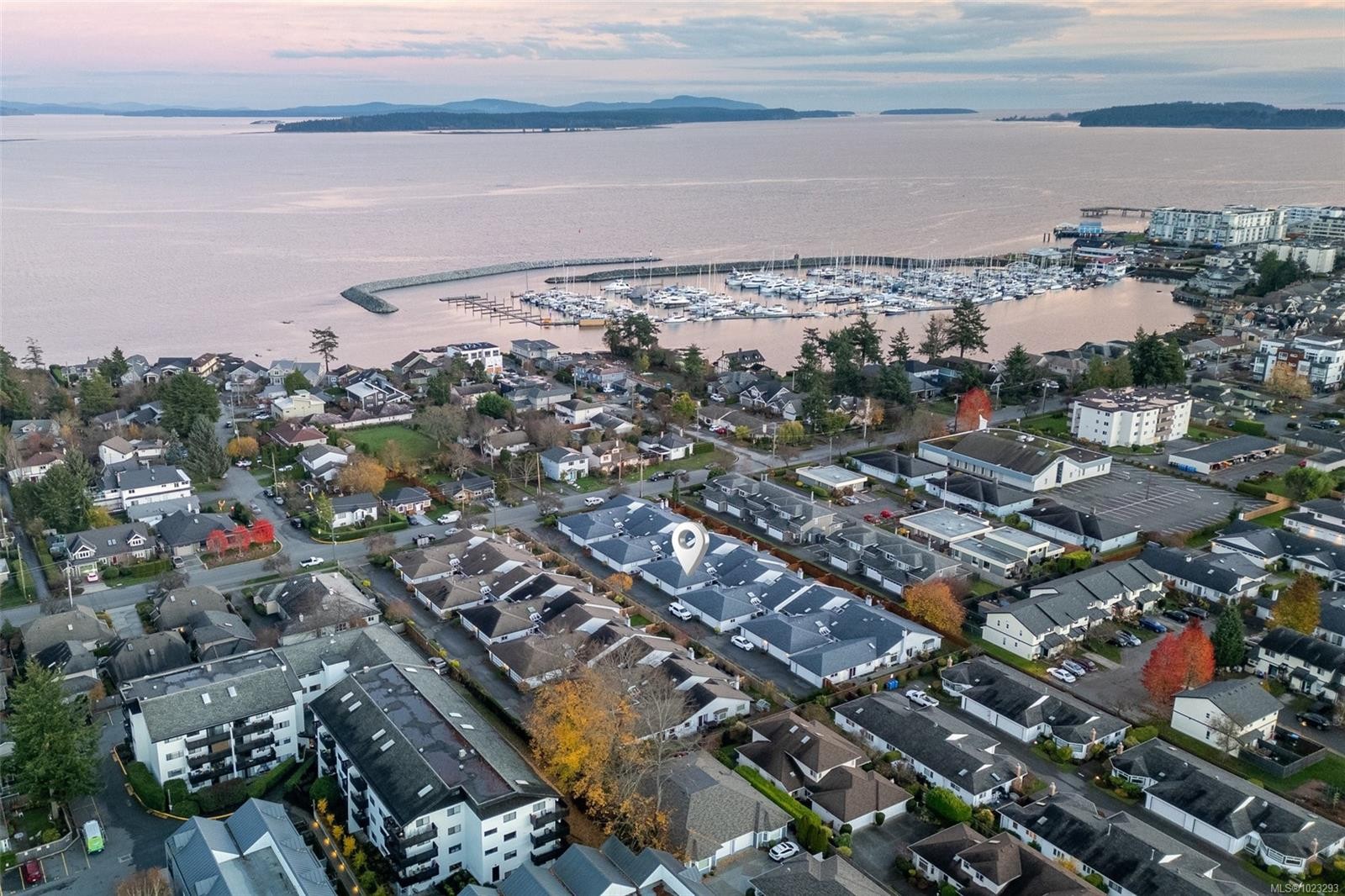 6-10084 Third St, Sidney, BC