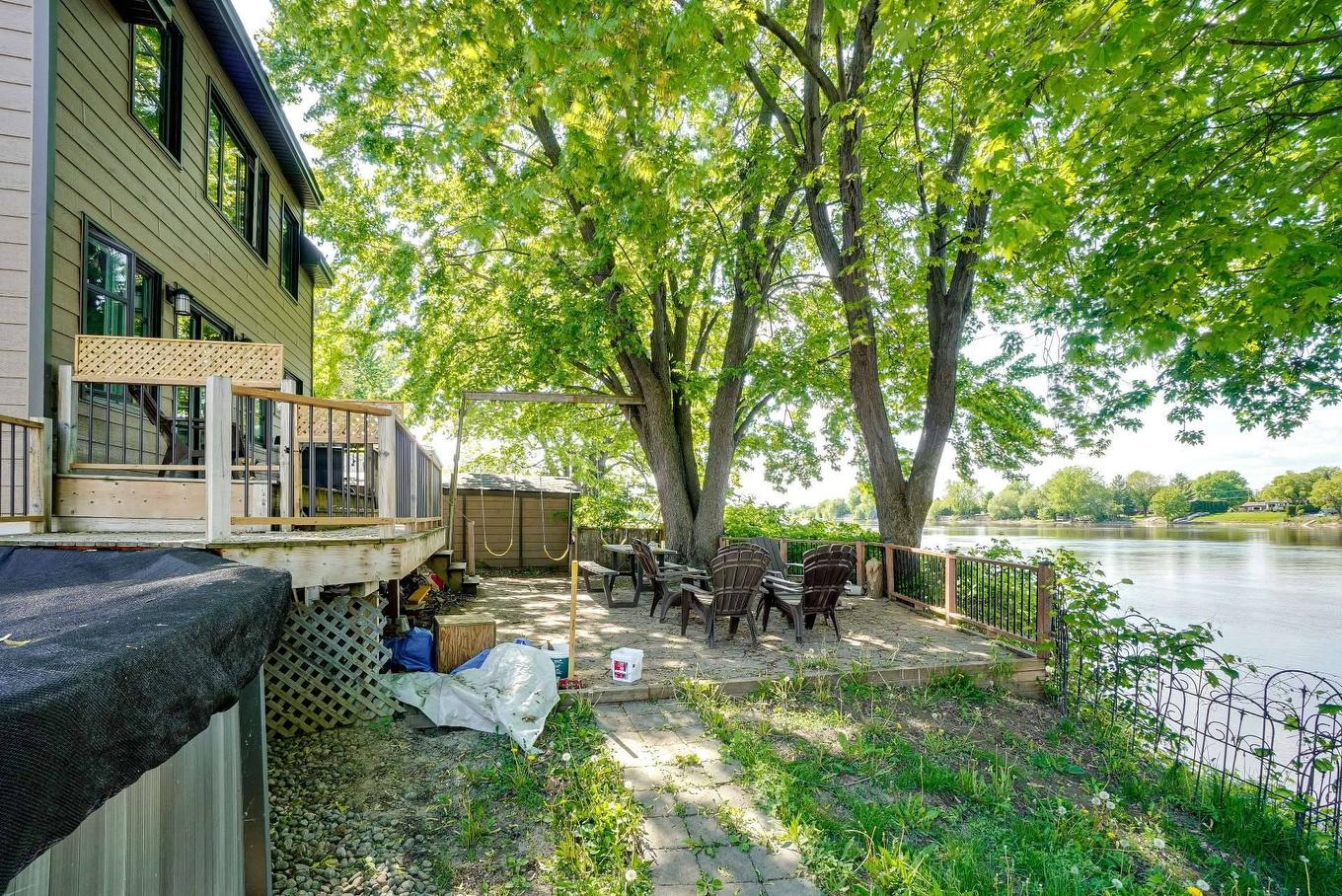 Backyard - 11 Rue Île-Mathieu, Laval (Saint-François), QC - Outdoor