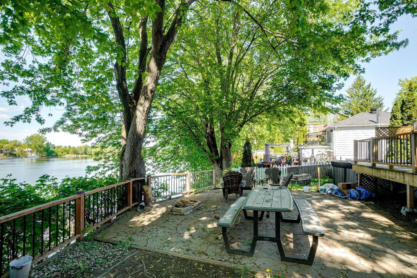 Backyard - 11 Rue Île-Mathieu, Laval (Saint-François), QC - Outdoor With Body Of Water