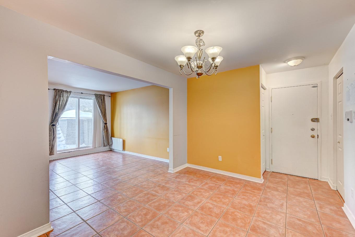 Dinette - 102-95 Rue Beauséjour, La Prairie, QC - Indoor Photo Showing Other Room