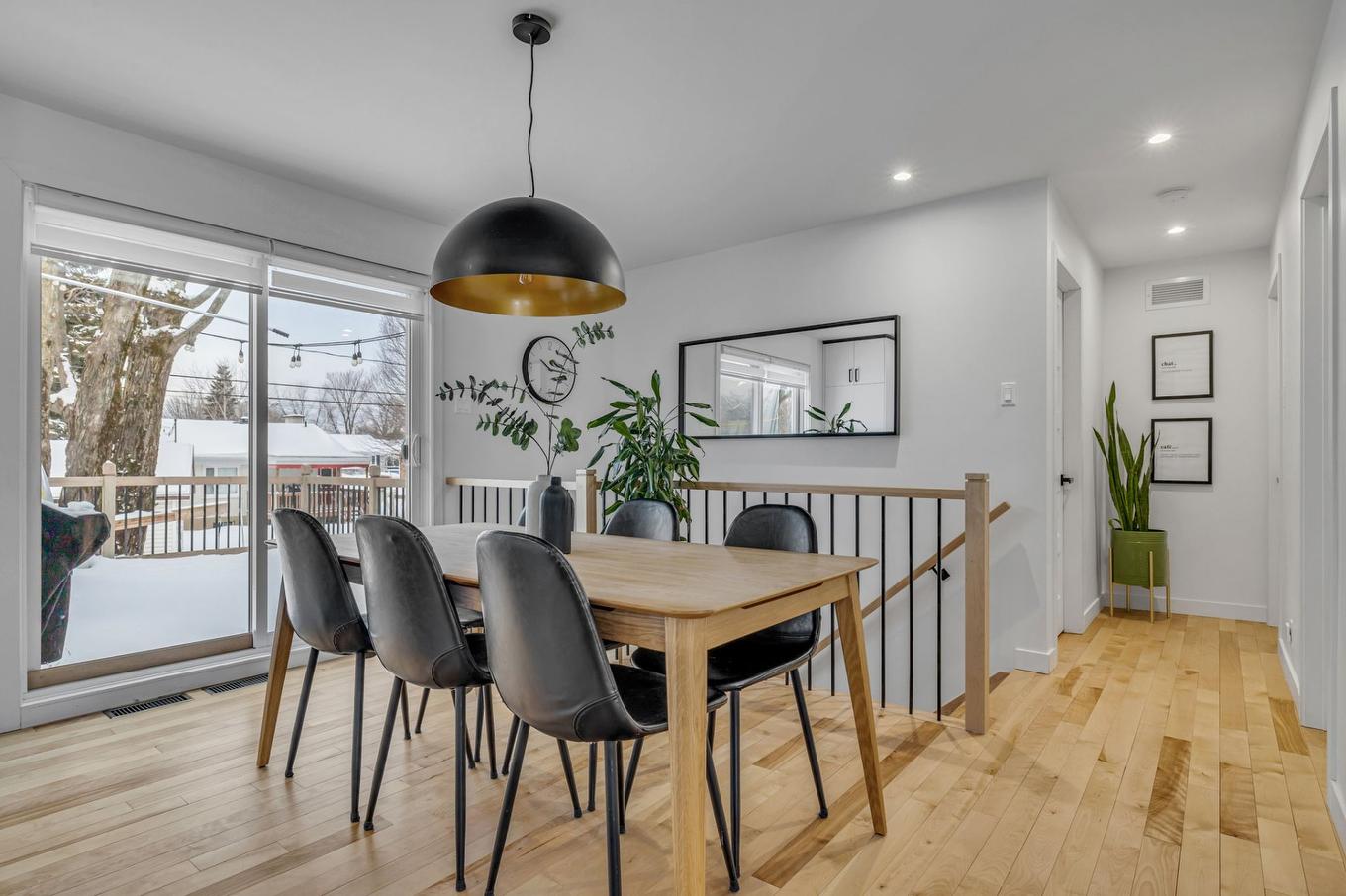 Salle à manger - 9165 Av. De Lucerne, Québec (Charlesbourg), QC - Indoor Photo Showing Dining Room