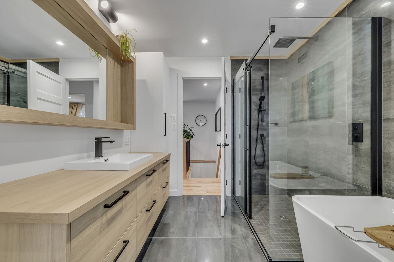 Salle de bains - 9165 Av. De Lucerne, Québec (Charlesbourg), QC - Indoor Photo Showing Bathroom