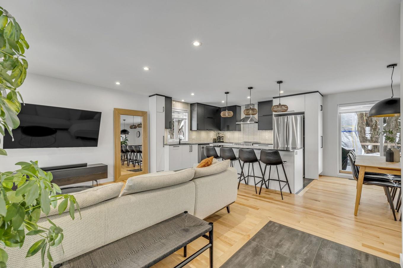 Salon - 9165 Av. De Lucerne, Québec (Charlesbourg), QC - Indoor