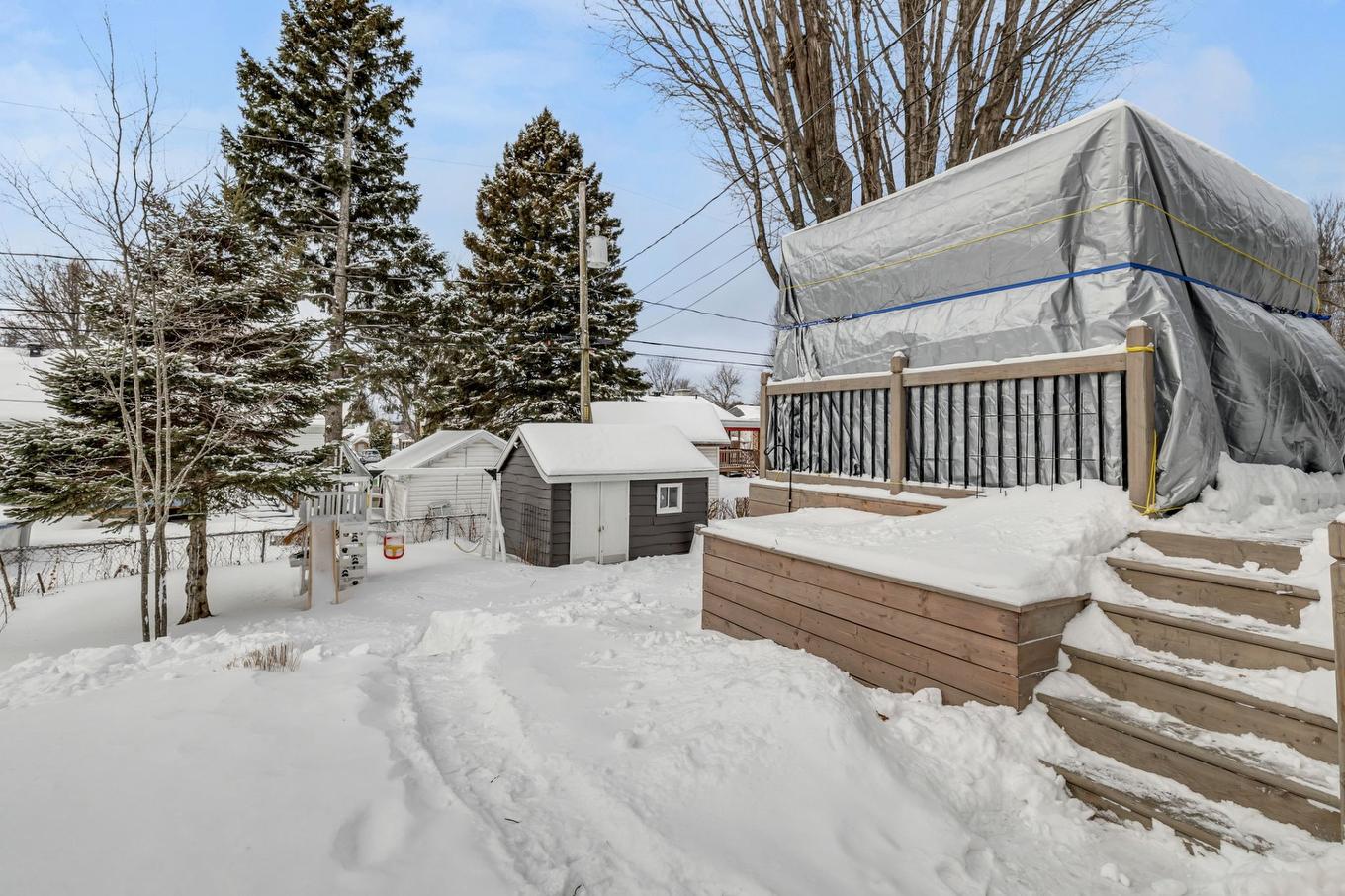 Cour - 9165 Av. De Lucerne, Québec (Charlesbourg), QC - Outdoor