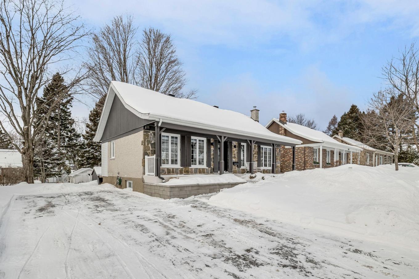 Façade - 9165 Av. De Lucerne, Québec (Charlesbourg), QC - Outdoor