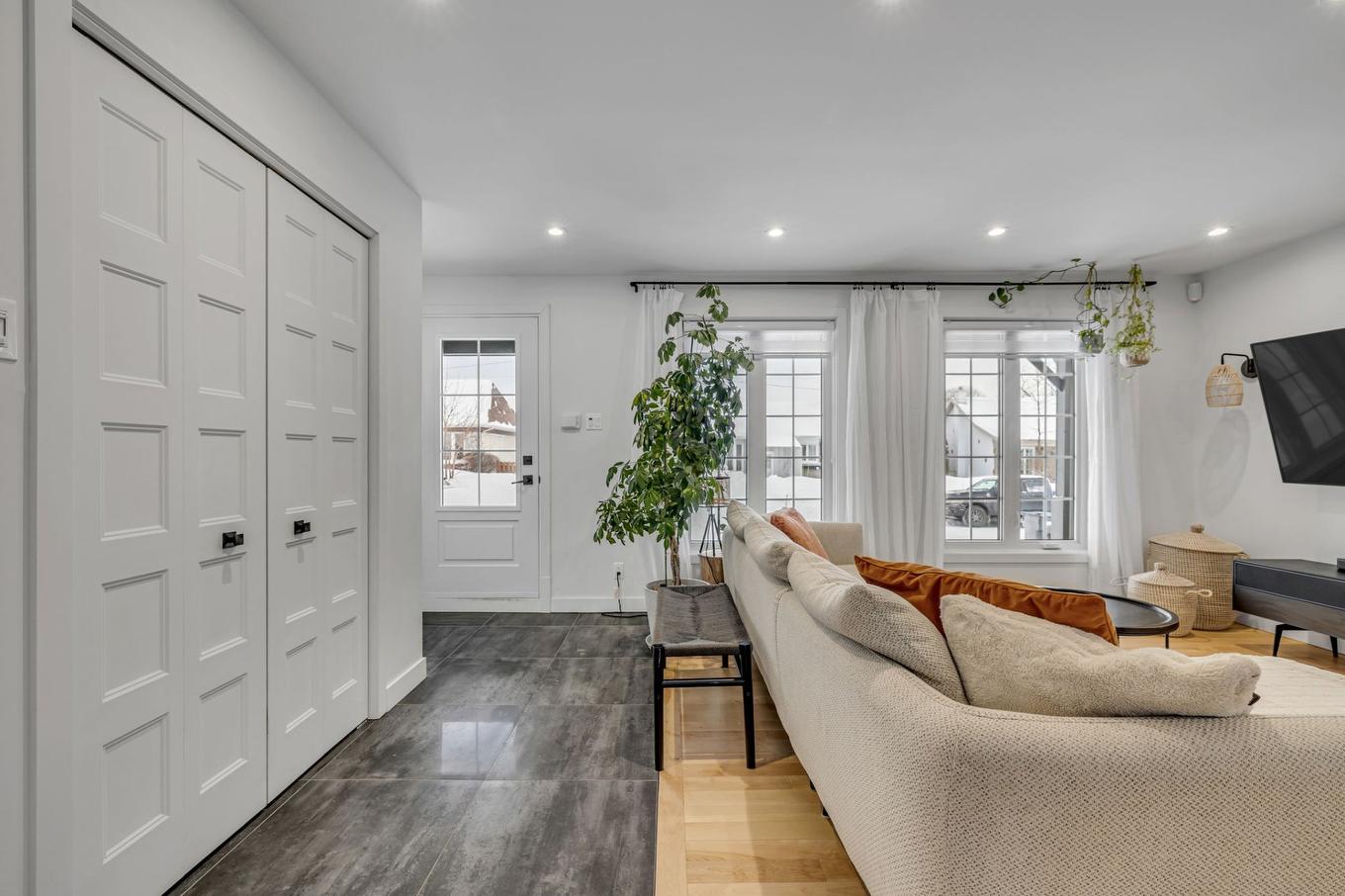 Salon - 9165 Av. De Lucerne, Québec (Charlesbourg), QC - Indoor