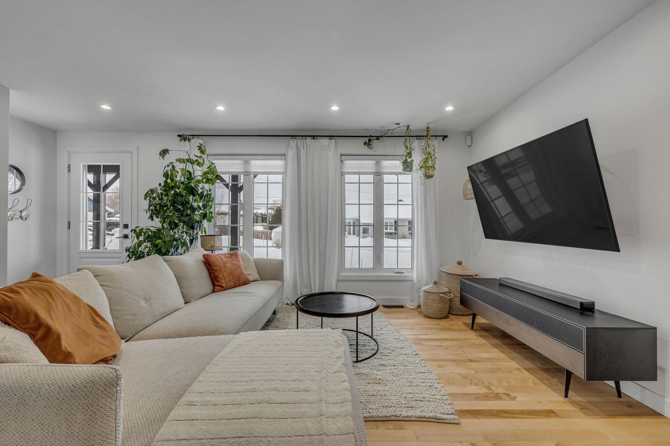 Salon - 9165 Av. De Lucerne, Québec (Charlesbourg), QC - Indoor Photo Showing Living Room