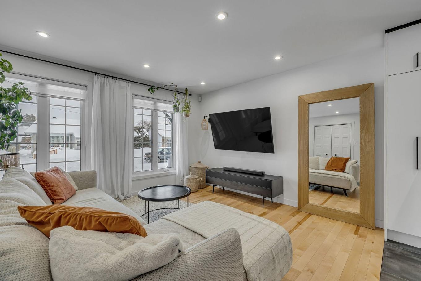 Salon - 9165 Av. De Lucerne, Québec (Charlesbourg), QC - Indoor Photo Showing Living Room