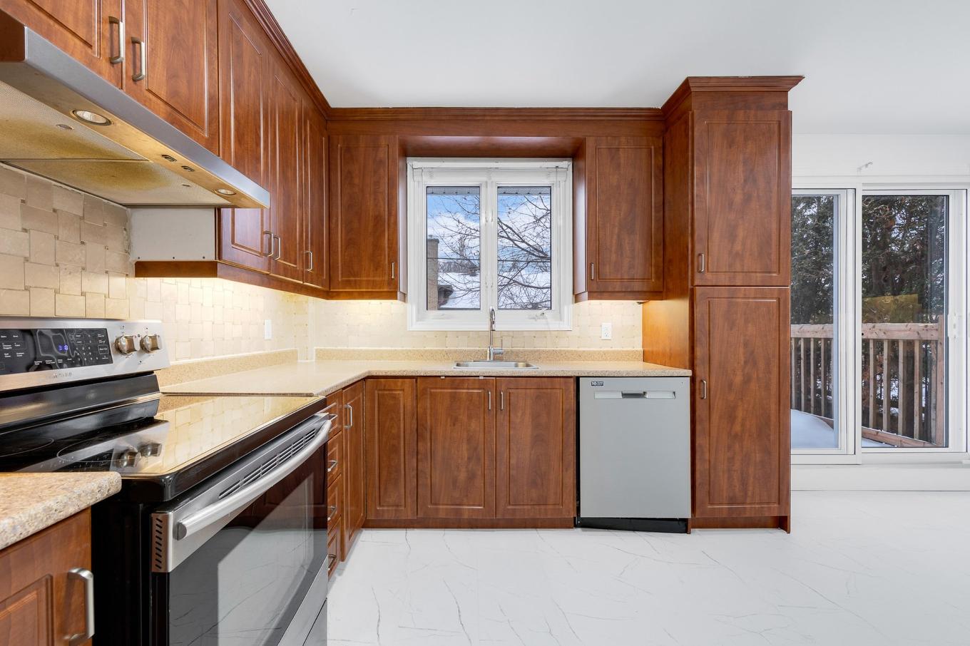 Cuisine - 5627 Av. Melling, Côte-Saint-Luc, QC - Indoor Photo Showing Kitchen