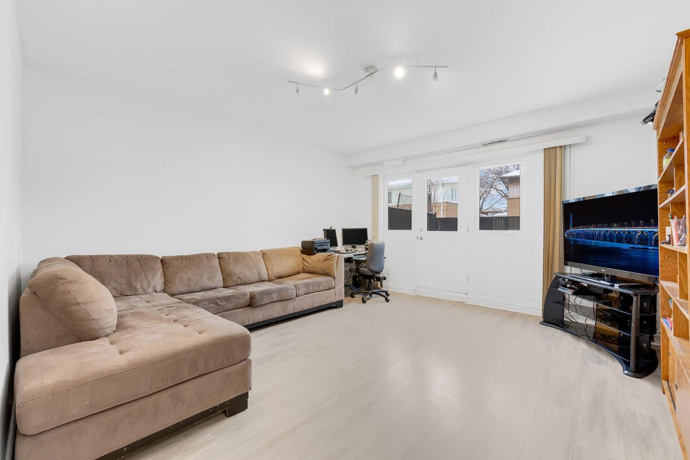 Sous-sol - 5627 Av. Melling, Côte-Saint-Luc, QC - Indoor Photo Showing Living Room