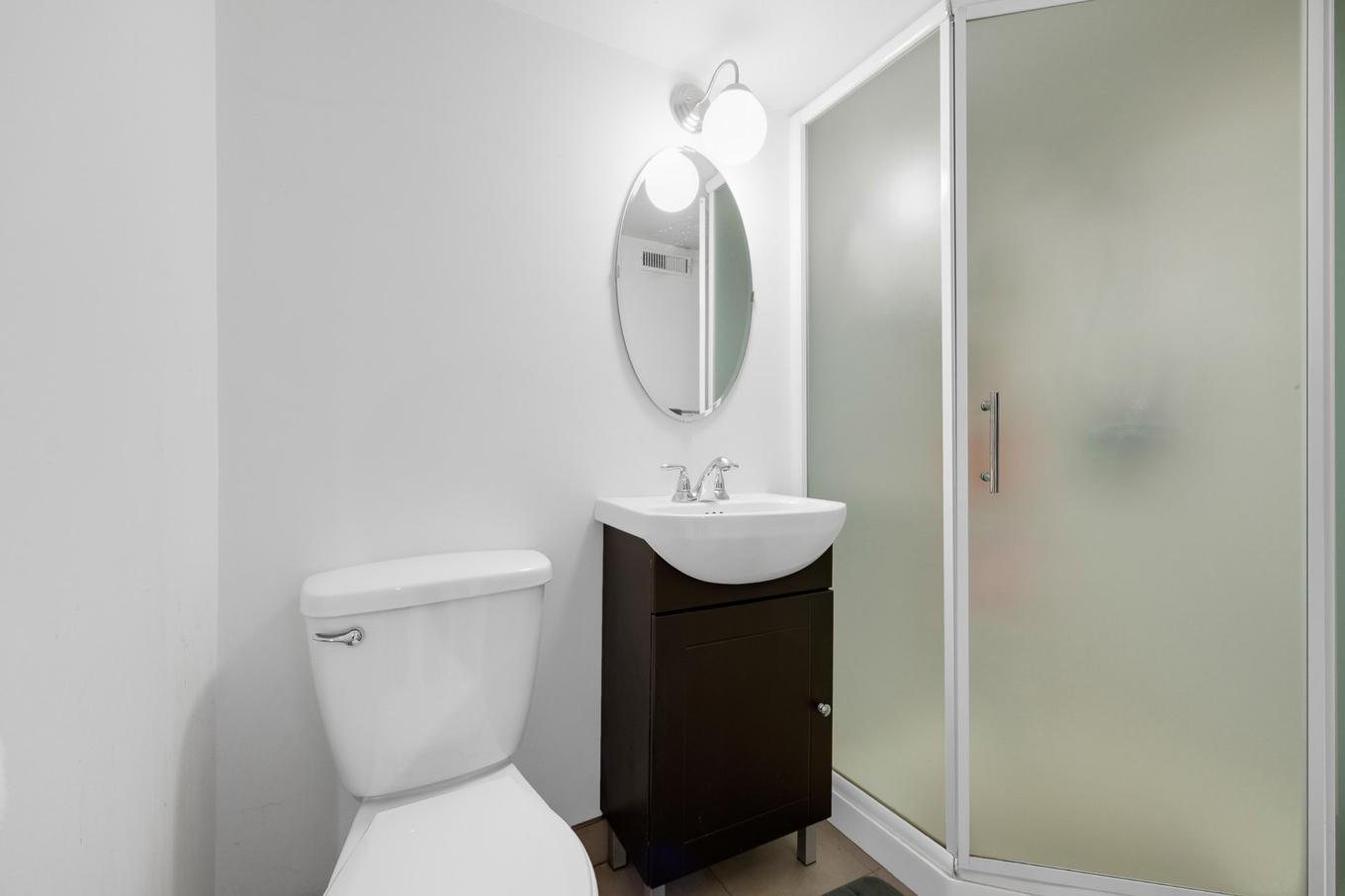 Salle de bains - 5627 Av. Melling, Côte-Saint-Luc, QC - Indoor Photo Showing Bathroom